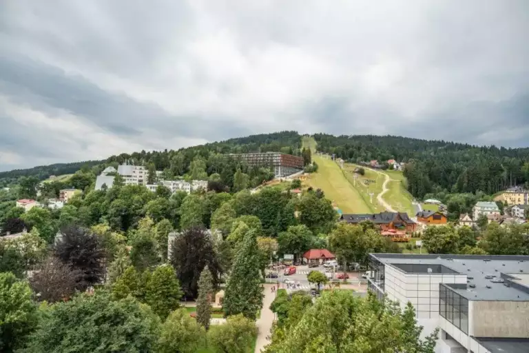 Krynica-Zdrój. Bł. Karolina Kózkówna usunięta z nazwy sanatorium MSWiA. Decyzja podzieliła społeczeństwo
