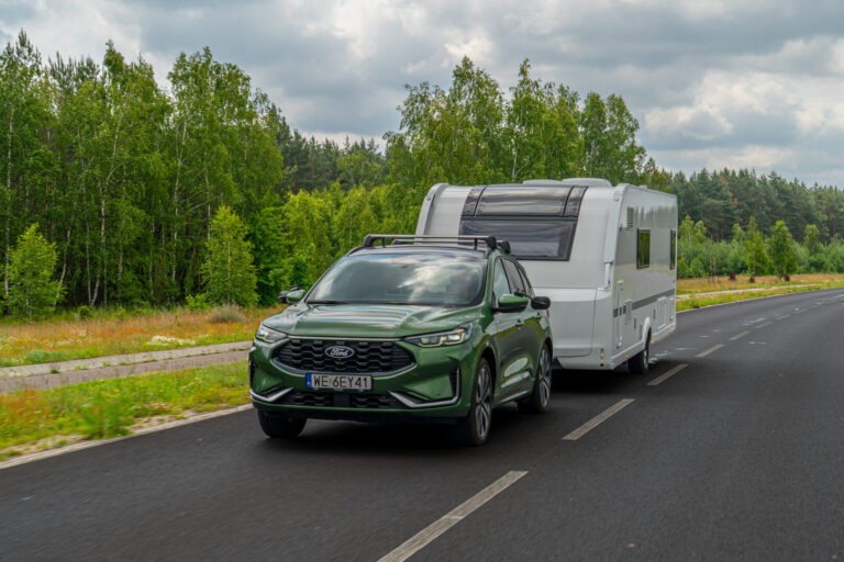 Ford Kuga FHEV AWD – mistrz uciągu z inteligentnym napędem