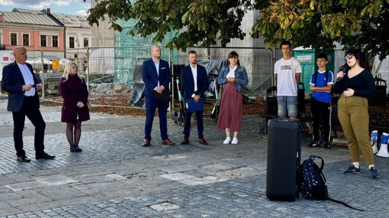 Pikieta przeciwko działaniu sądeckiego szpitala [FILM, FOTO]