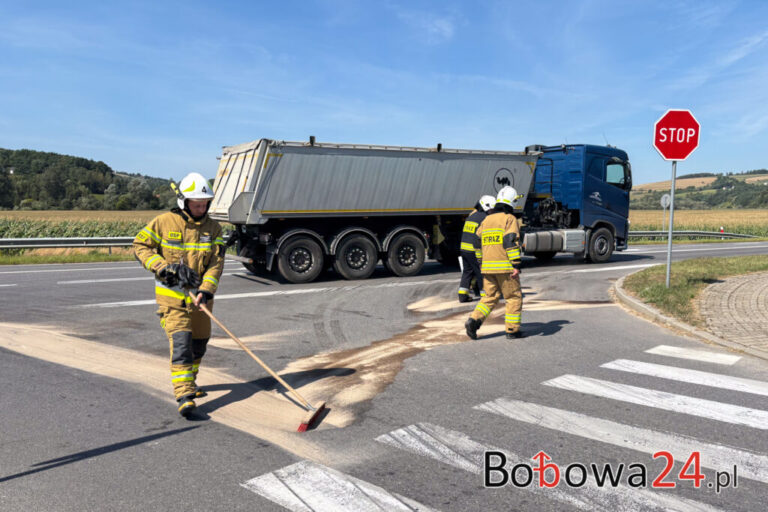 Świadkowie poszukiwani. Jeden z kierowców uciekł z miejsca zdarzenia