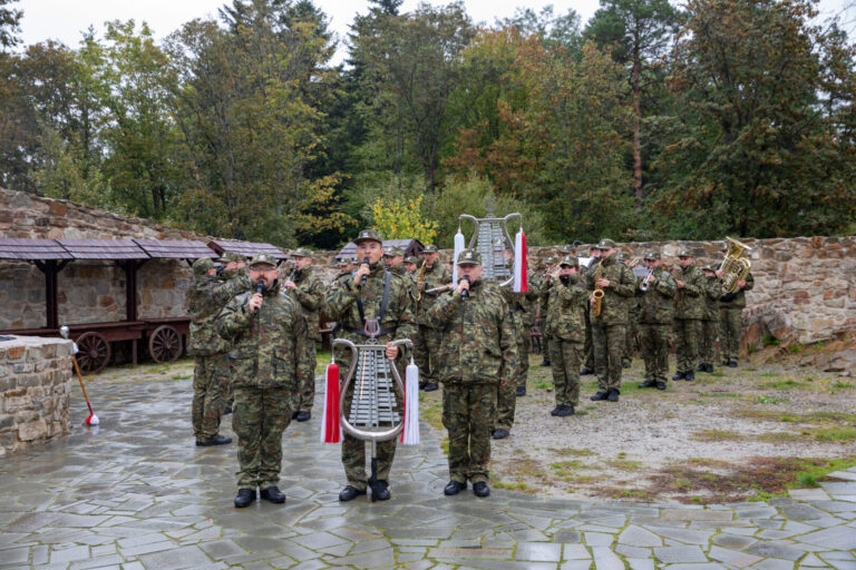 Zamek w Muszynie był świadkiem wyjątkowego wydarzenia. Szeregi SG zasilili nowi funkcjonariusze