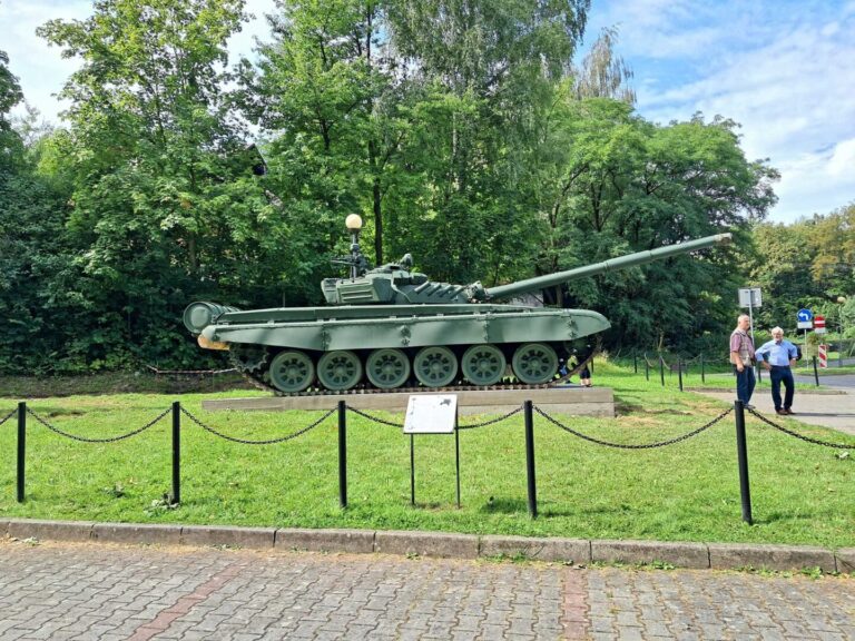 Czołg T‑72A w Czchowie. Nowa lokalna atrakcja z polityczną potyczką w tle