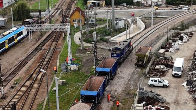 Kiedy otwarcie ul. Kolejowej? Pierwszy pociąg dotarł linią 104 do Nowego Sącza