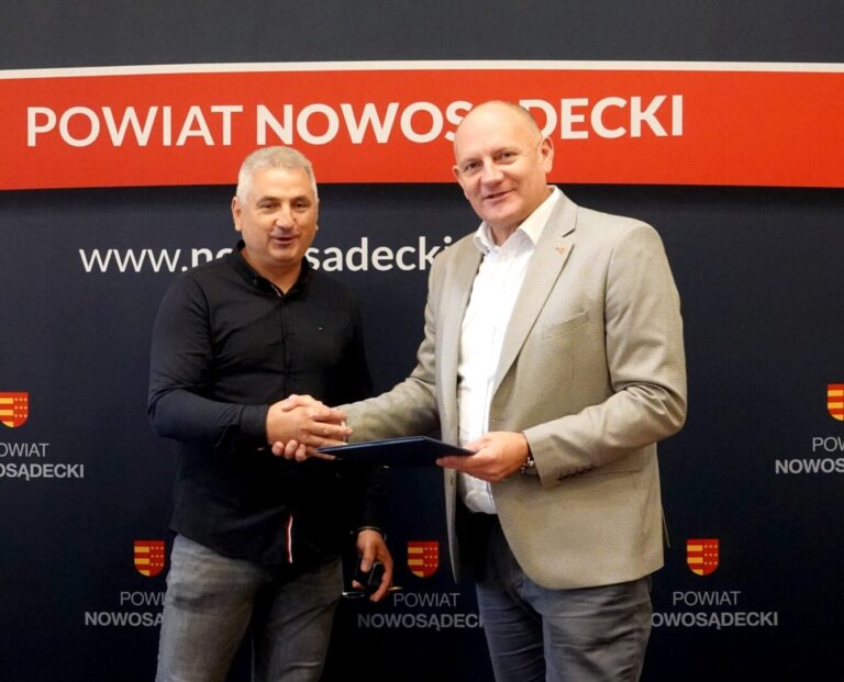 Dodatkowe prace przy budynku grybowskiego liceum – problem z izolacją