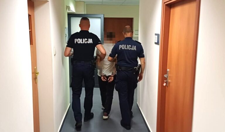 Napadł kobietę wchodzącą do sklepu. Celu nie osiągnął