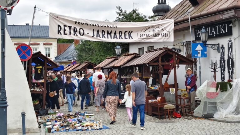Prowincyonalny Retro-Jarmarek w Starym Sączu. Zwiedzający tłumnie dopisali.