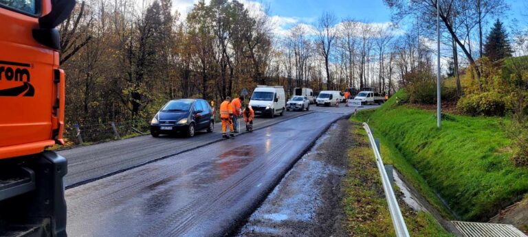Koniec objazdów, ruch na trasie Grybów – Gorlice wznowiony