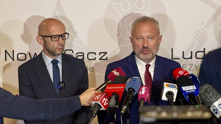 „Można powiedzieć, że miasto Nowy Sącz prowadzi 4:0 z Arkadiuszem M.” – konferencja w nowosądeckim Ratuszu