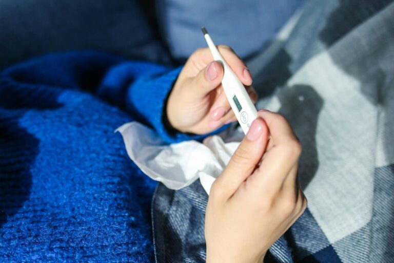 Grypa sezonowa w naszej okolicy – kiedy leczyć, kiedy zgłosić się do przychodni?