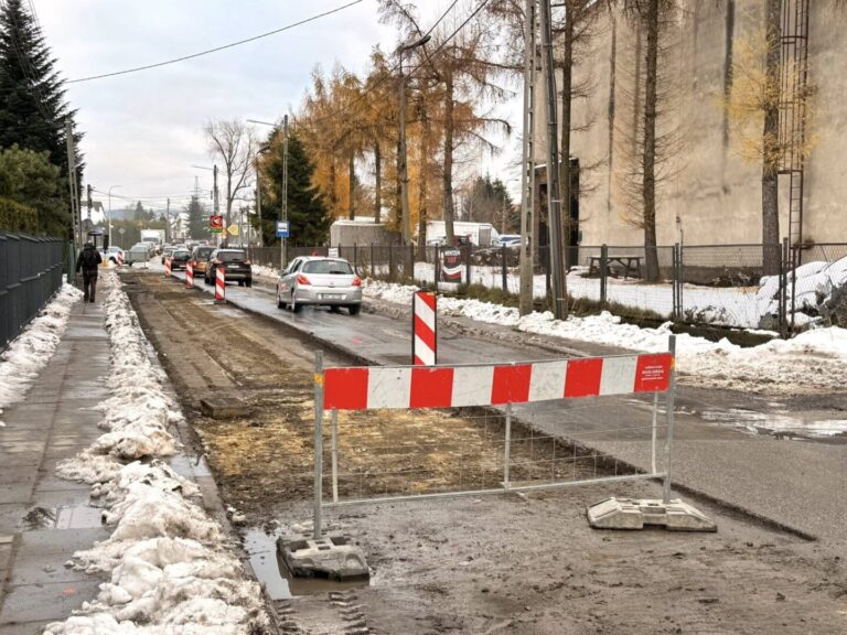 Ta ulica właściwie sama błagała już o remont [ZDJĘCIA]