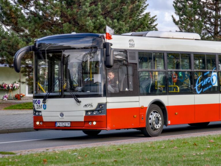 Autobusy wracają na swoje trasy, bo remonty się skończyły