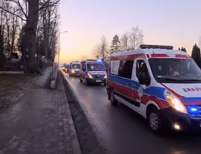 Syreny przeszywające ciszę. Wzruszające pożegnanie Marcina [FILM]