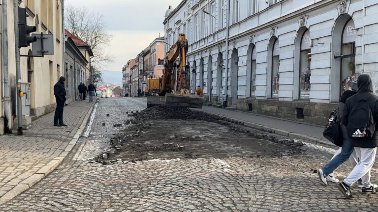 Rozpoczął się remont nawierzchni ul. Lwowskiej
