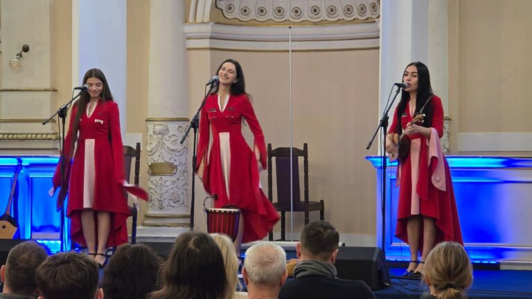 Krynica: Trio Mandili i miliony wyświetleń