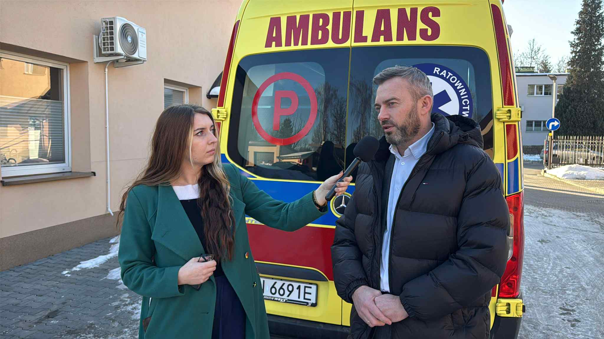 Karetki uziemione w bazie. Pacjentów ratują koledzy z gminnych podstacji