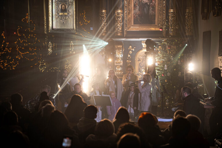,,Chwalcy Pana” wspólnie z mieszkańcami kolędowali w Bazylice św. Małgorzaty [FOTORELACJA]