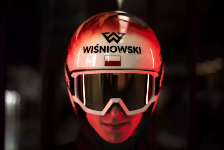 Skok po marzenia. Film o Pawle Wąsku powstawał m.in. na terenie firmy Wiśniowski