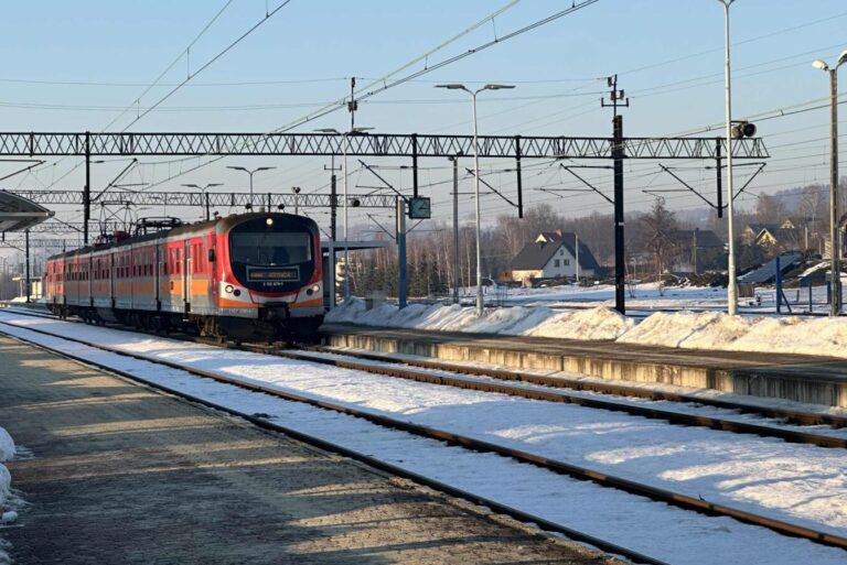 Dobry powód, by zwiedzać Małopolskę. W ferie pociąg i autobus za złotówkę