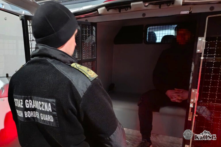 30-latek deportowany na Ukrainę. Przekazali go sądeccy policjanci
