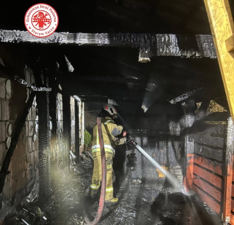 Barcice: 35 strażaków walczyło z ogniem