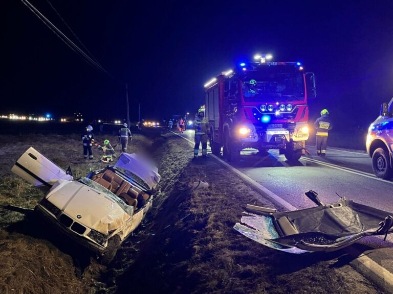 Pięć osób poszkodowanych w wypadku na DW975. Na miejscu LPR
