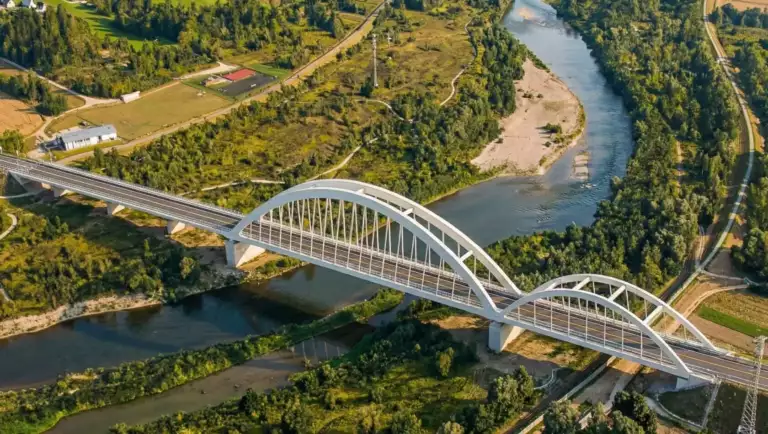 239 milionów na stole. 19 firm walczy o budowę mostu w Nowym Sączu