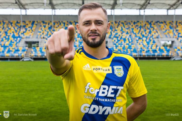 Kosmiczne wymagania. Kwota z Ekstraklasy w realiach II ligi