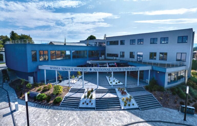 Dlaczego warto rozpocząć studia od semestru letniego? Rekrutacja na WSB-NLU trwa