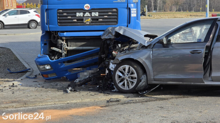 Poważny wypadek w Moszczenicy. Droga nieprzejezdna