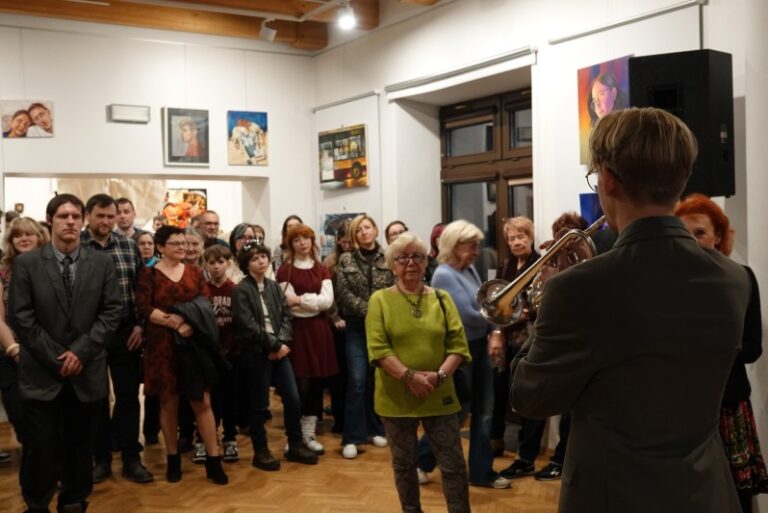 Jubileuszowa wystawa Katolickiego Liceum Sztuk Plastycznych w Małej Galerii [FOTOGALERIA]