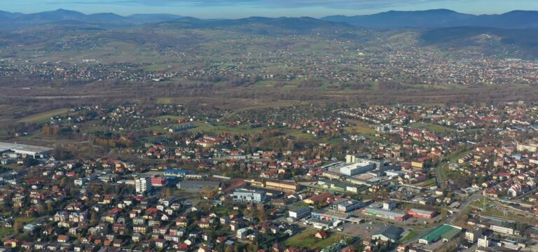 Piątkowa rekordzistką spokoju, Poręba z dużym wzrostem. Bezpieczeństwo na sądeckich osiedlach [RAPORT]