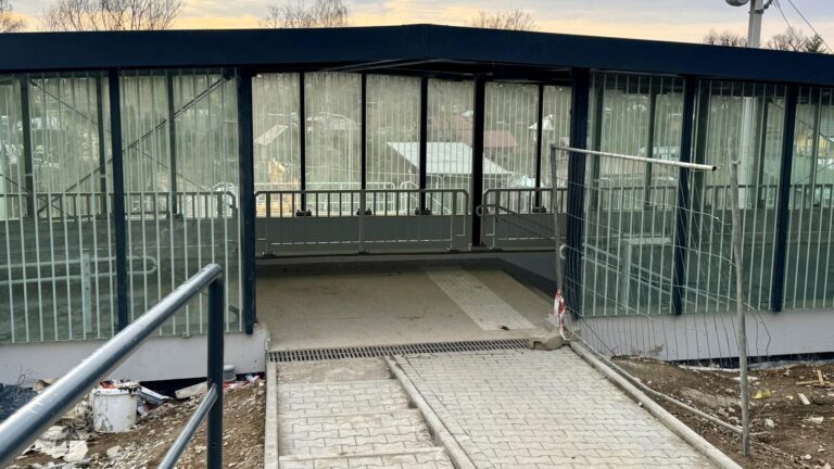 Jeszcze nieotwarte, a już „śmierdzi” problemem [ZDJĘCIA]
