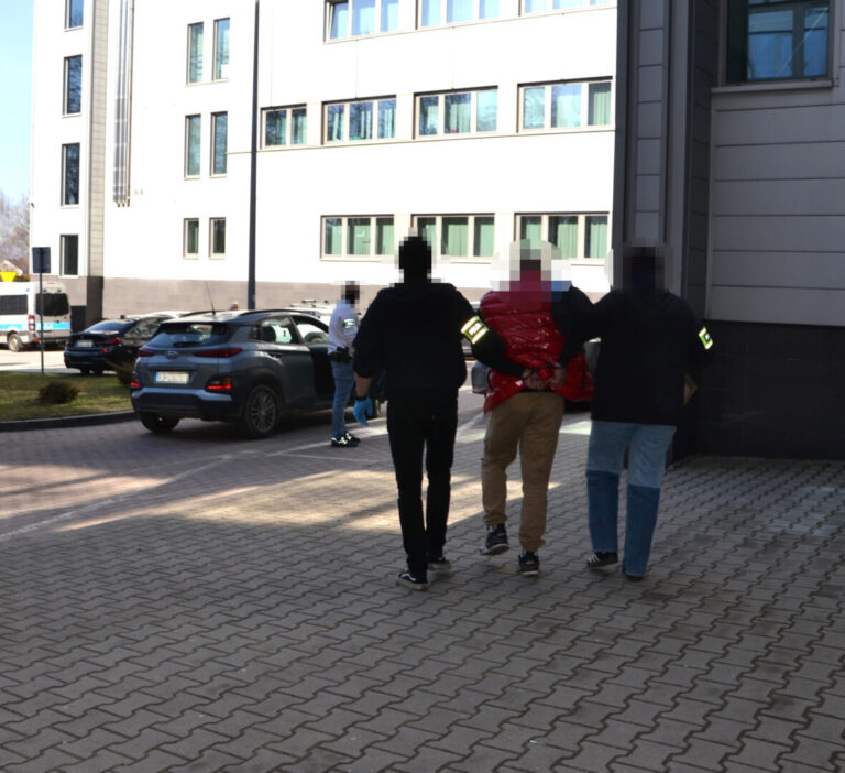 Alarm w banku w Nowym Sączu. 46-latek zmuszany do zaciągnięcia kredytu