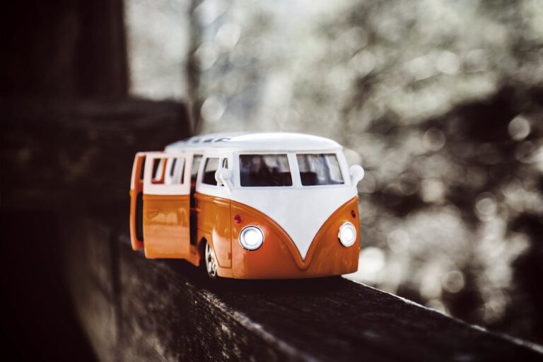 Praca za kierownicą autobusu na Sądecczyźnie. Dlaczego regionalni przewoźnicy odnotowują niedobory chętnych kierowców?