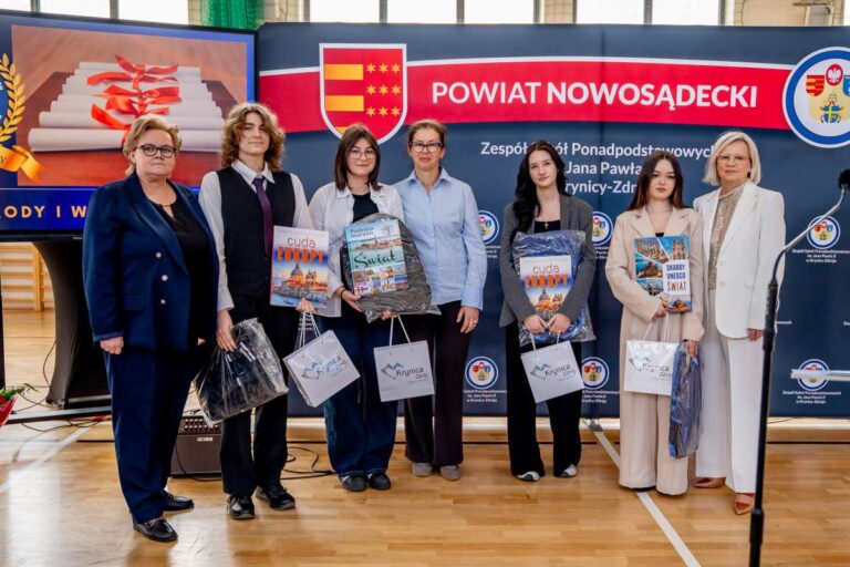 Pożegnanie abiturientów powiatowych szkół