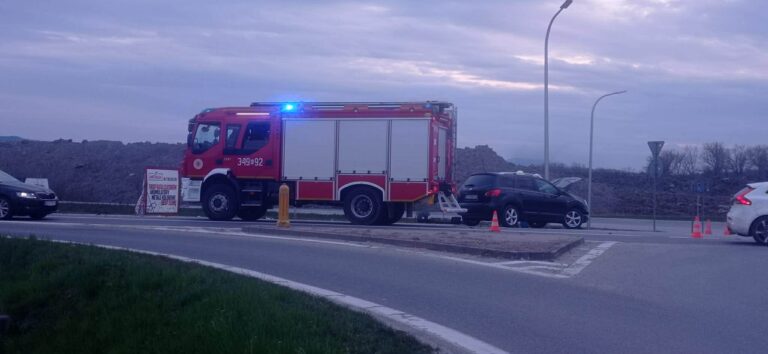 PILNE: Wypadek na moście św. Kingi. Utrudnienia w Starym Sączu
