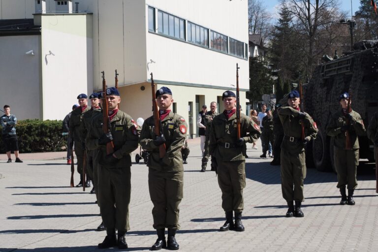 Nowy Sącz ważnym punktem militarnym na mapie Polski. Tysiące osób na targach w ANS