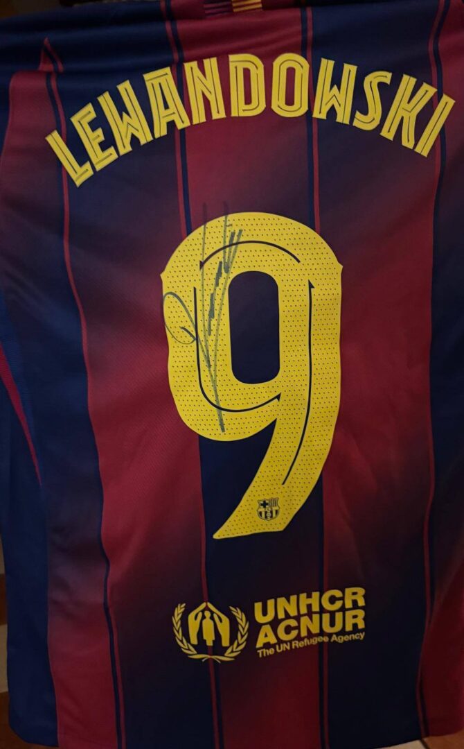 Barça jersey back with 'Lewandowski' and the number 9 in yellow, featuring UNHCR logo at the bottom.