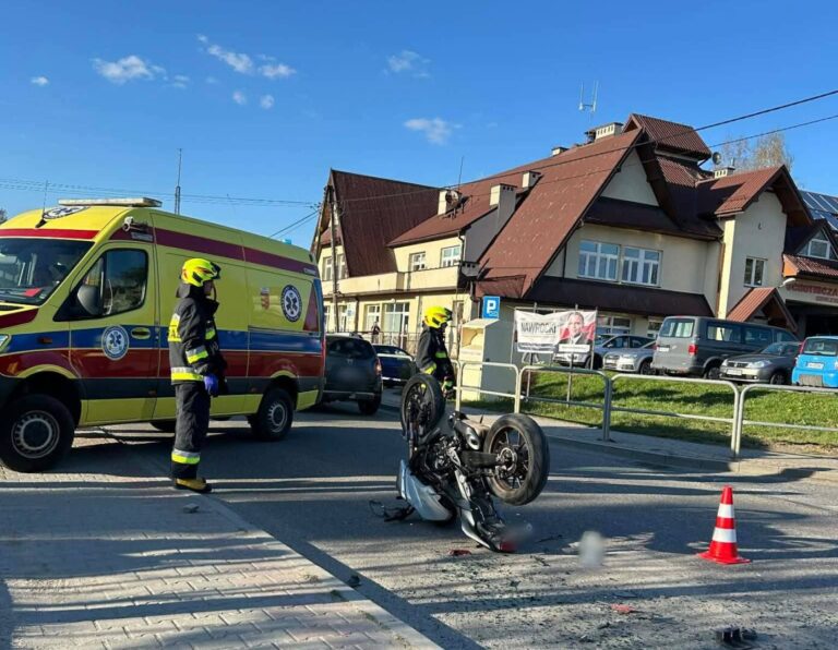 Korzenna. Zderzenie osobówki z motocyklem