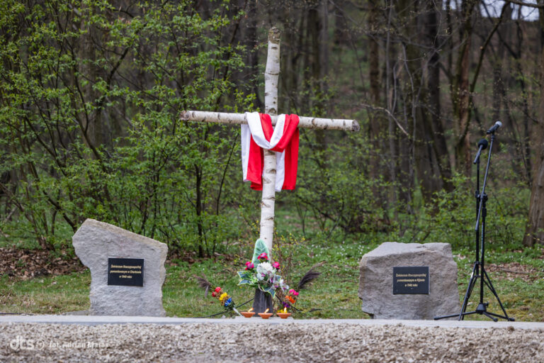 Nowy Sącz pamięta! 16. rocznica katastrofy smoleńskiej [FOTO]