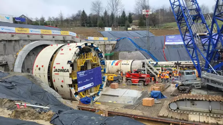 Stało się! Jadwiga kończy pracę tunelu dla pociągów. Trwa odliczanie
