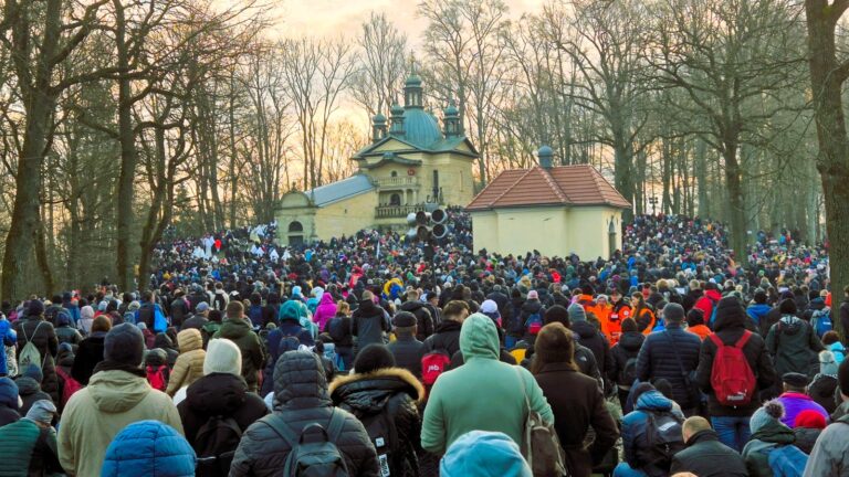 Sądeczanie u stóp Polskiej Jerozolimy. Wyjątkowa relacja z Wielkiego Piątku w Kalwarii Zebrzydowskiej