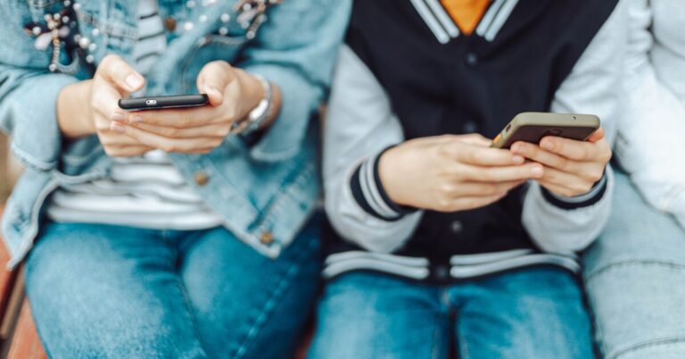 Skandal w szkole na Limanowszczyźnie. Policja zabezpieczyła telefony