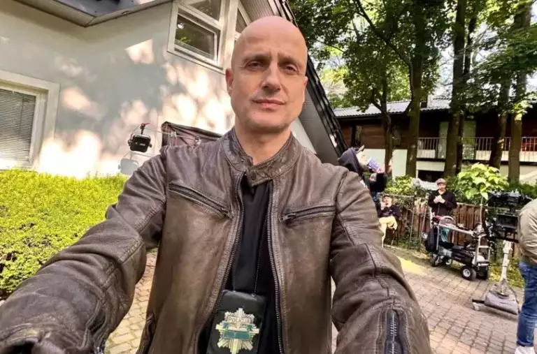 Aktor z sądeckimi korzeniami ponownie na ekranach. Nadkomisarz w akcji