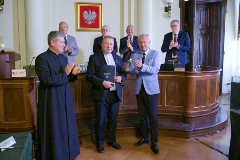 Wychował całe pokolenia Sądeczan. Wyróżnienie dla księdza Andrzeja Mulki