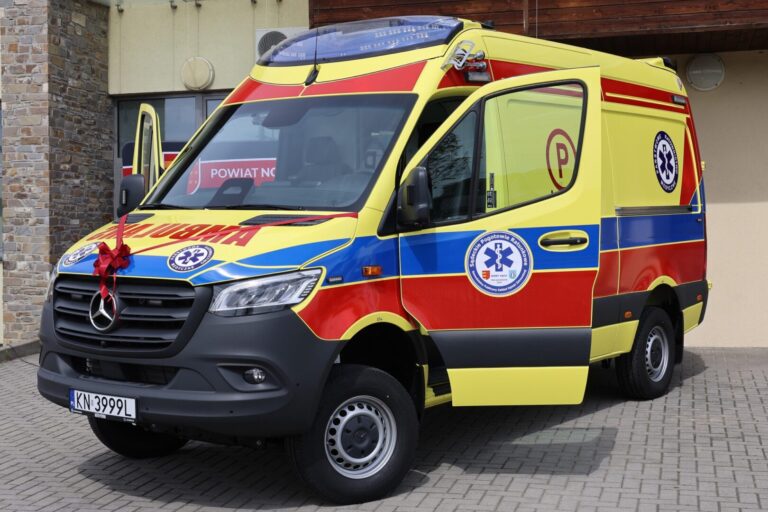 Nowoczesny ambulans trafił do podstacji Sądeckiego Pogotowia Ratunkowego w Łososinie Dolnej