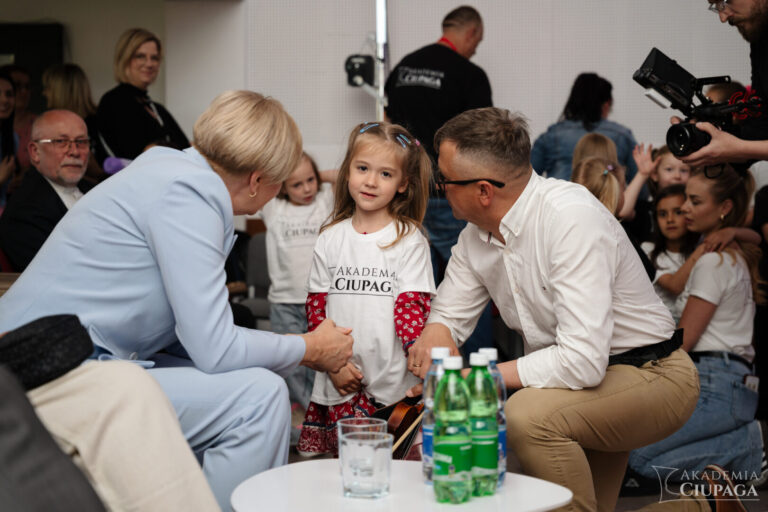 Niespodzianka podczas próby. Nagle na salę weszła była para prezydencka
