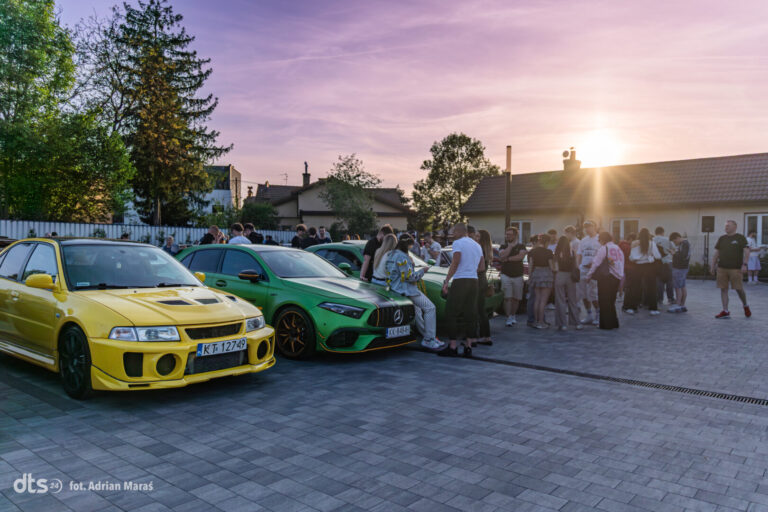 Wyjątkowe perełki i ryk silników. Juwenaliowy zlot motoryzacyjny na WSB-NLU za nami! [GALERIA]