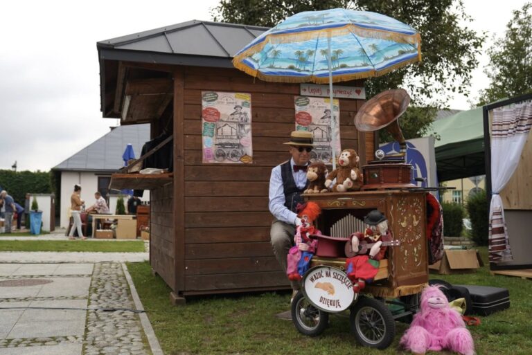 Już w ten weekend Prowincyonalny Retro-Jarmarek w Starym Sączu. Targi staroci i antyków wracają do miasteczka z klimatem