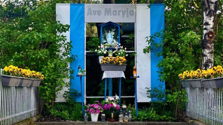 Sądecki ślad w pieśni „Chwalcie łąki umajone…”. Tradycja, która wyprzedziła całą Polskę